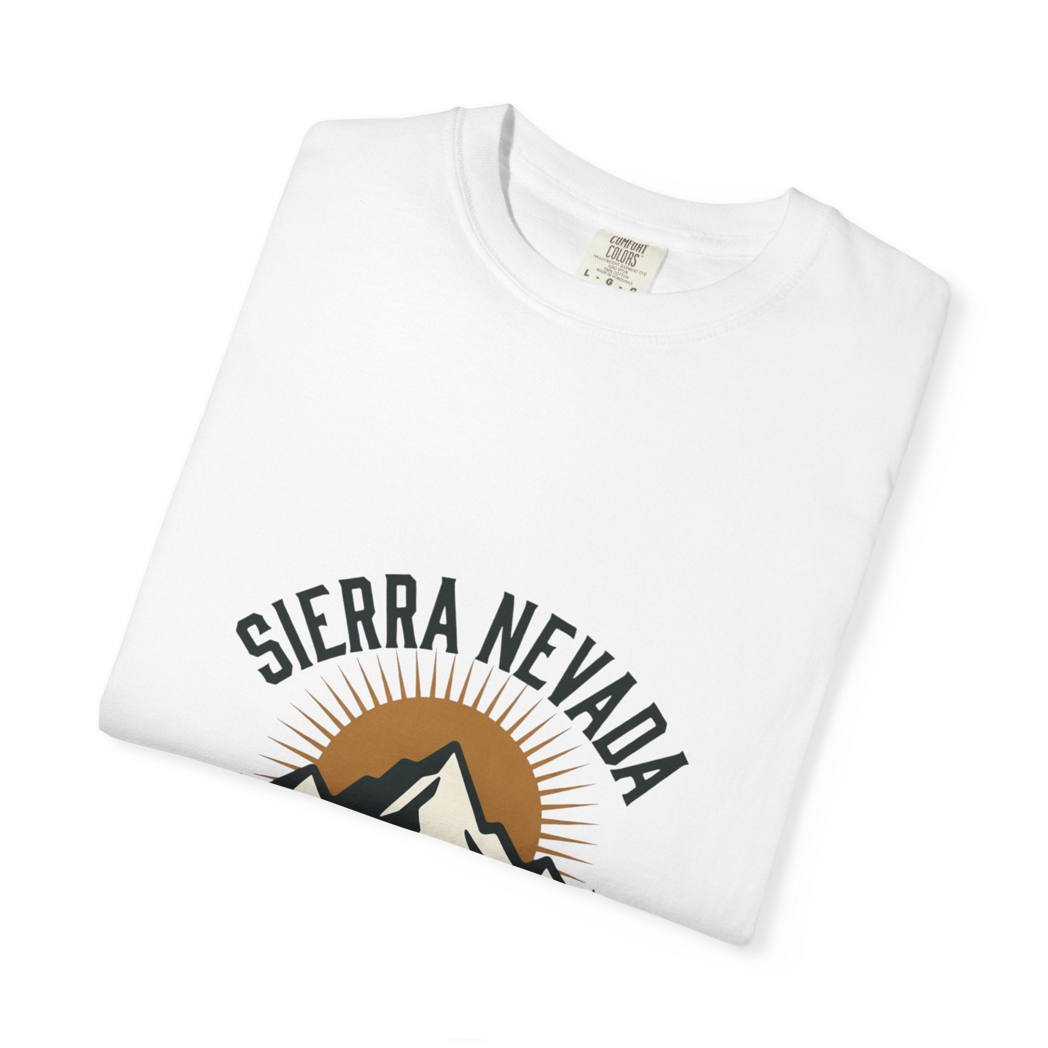 Sierra Nevada Camp Graphic T-Shirt — "Guardianes del Mundo" Outdoor Tee